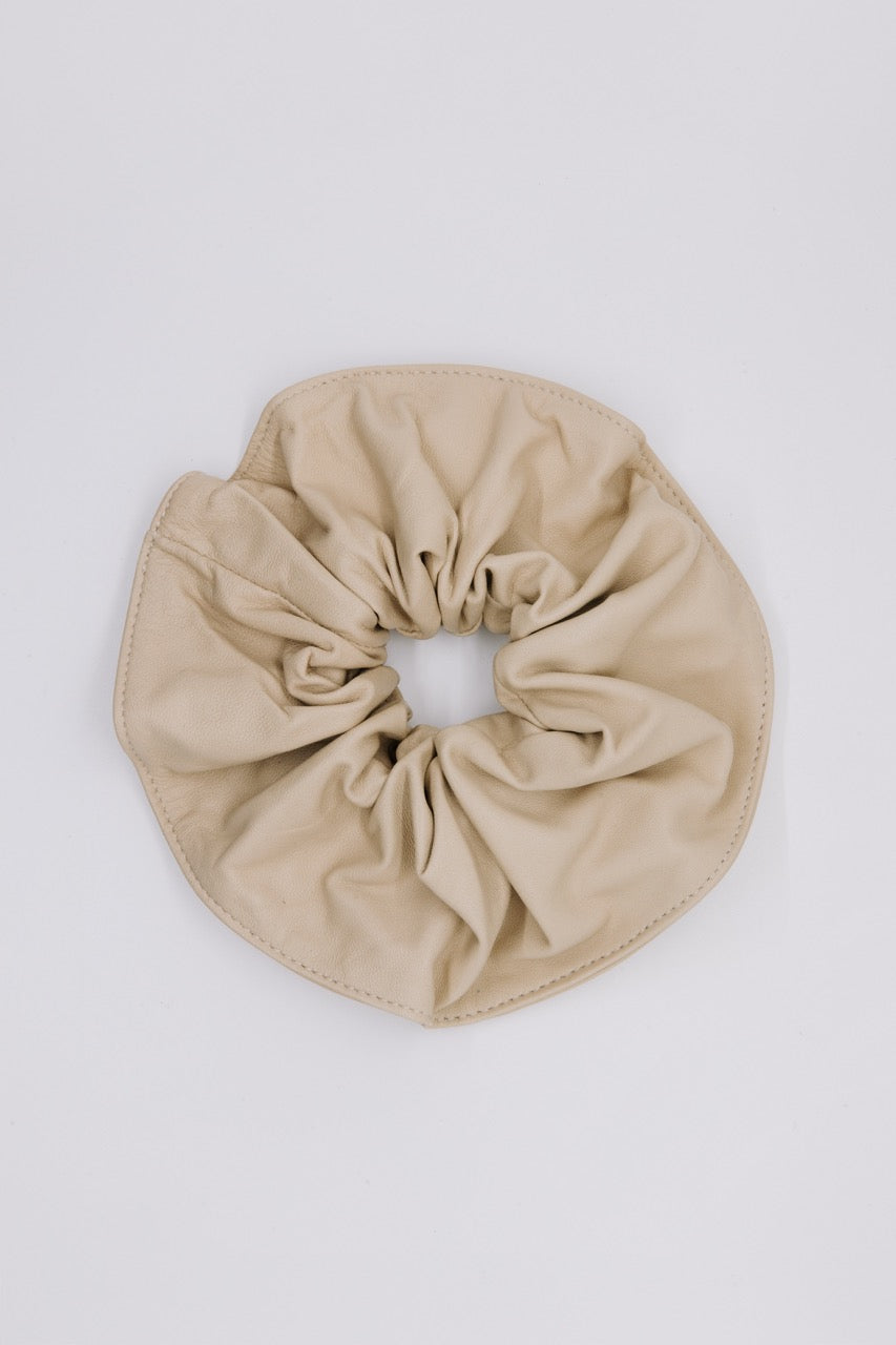 CYGNE Scrunchie in Marfil