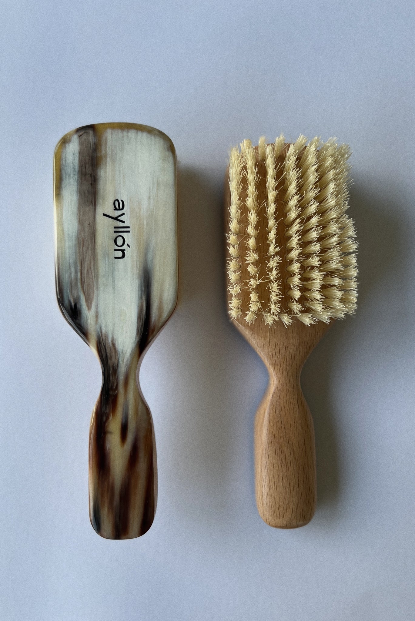 HAIRBRUSH with handle